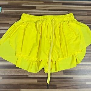Butterfly skirt in bright yellow. Size Child L